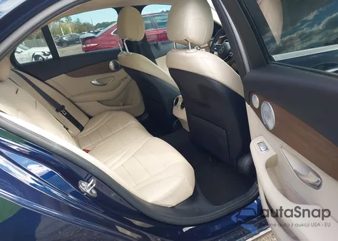 2019 Mercedes-Benz C 300 4Matic z USA, uszkodzony, nr VIN 55SWF8EB2KU304144